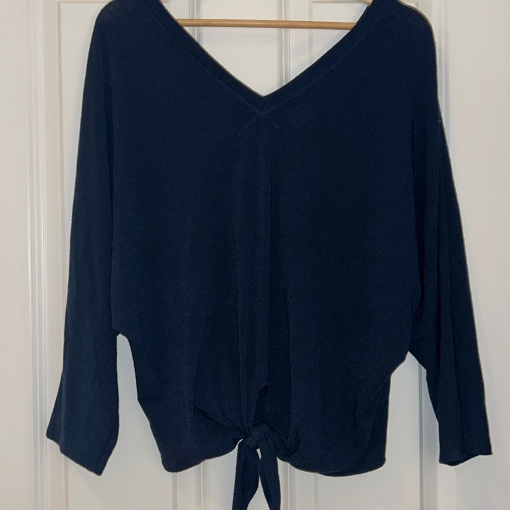 Six Fifty Women’s V Neck‎ Long Sleeve Navy top